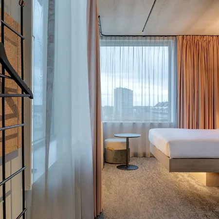 Hotel Moxy *